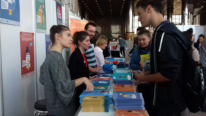 Agencija za mobilnost i programe EU predstavila svoje programe na Sajmu stipendija u Zagrebu i Rijeci - Slika 1